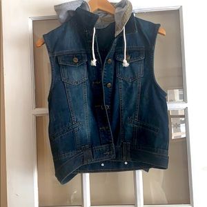 Distressed Jean vest With hood